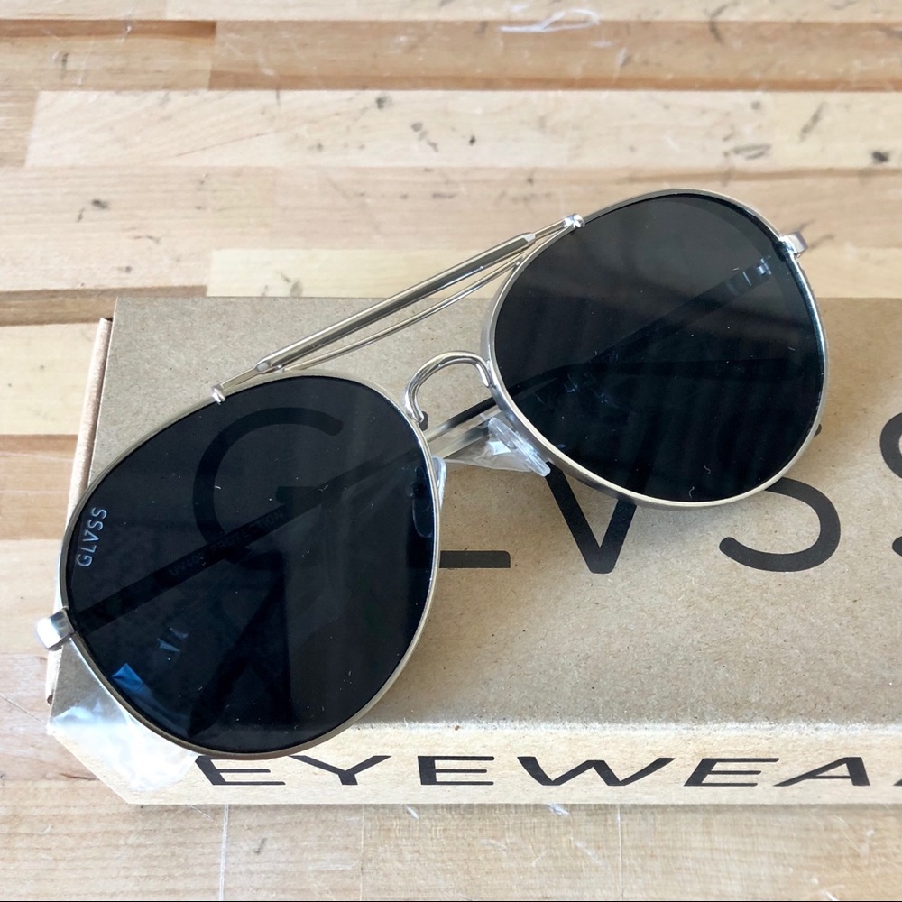New✨GLASS black sunglasses.